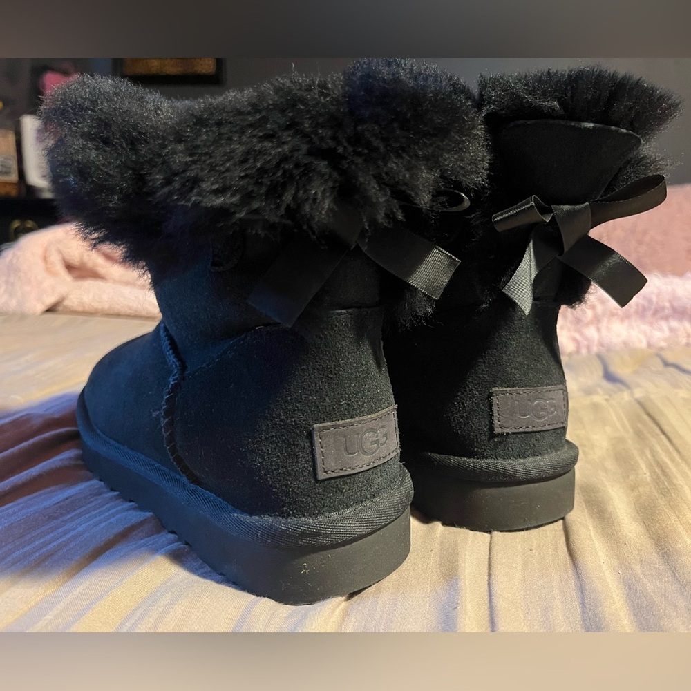 Women’s black mini Bailey bow uggs